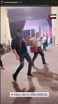 محمد رمضان يستعرض مهاراته فى كرة القدم بدبى .. فيديو