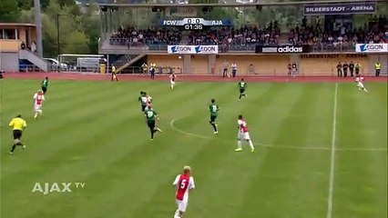 Ajaxlı genç yetenekten inanılmaz bir vole golü!