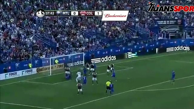 Oturduğu yerden golünü attı!