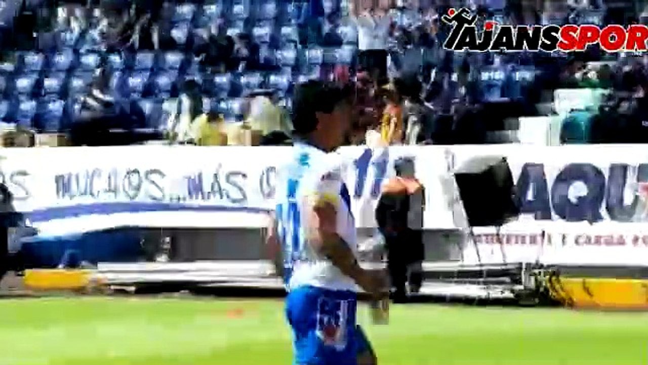 Kaleye bakmadan kafayla aşırtma golü