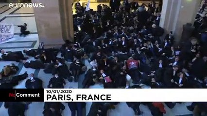 Protesting French lawyers say pension reform is 'attack on justice'