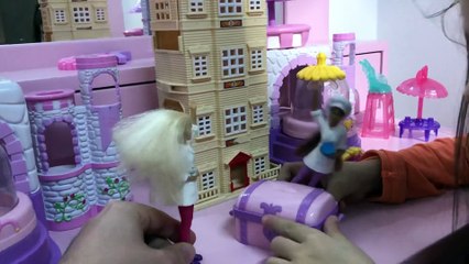 Elif ve Amcası Barbie Evin de Oynadı Amcası Ken olmadığı için Barbie Oldu 
