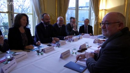 سن التقاعد المحورية في فرنسا...نقطة الخلاف بين الحكومة والنقابات العمالية