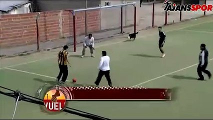 Köpeğin kafa vuruşu ve top ağlarda!