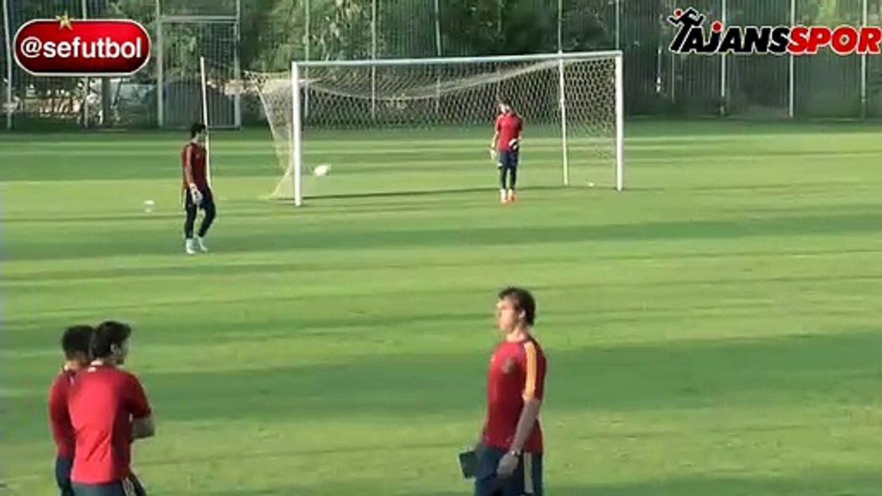 İspanya idmanında müthiş kapışma! Gençler şov yaptı...