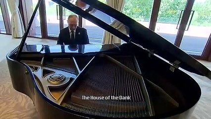 PUTIN'S GOLD EXPERIENCE RUSSIAN REQUIEM