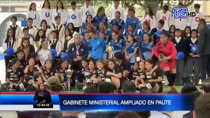 Presidente Moreno inaugura una cancha deportiva en Cuenca, Azuay