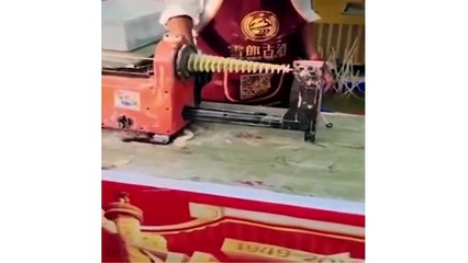 Octopus cutting process. The fastest employee in the world.