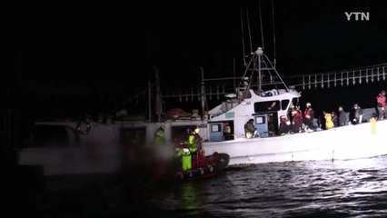 침수중인 낚싯배에서 17명 구조 / YTN