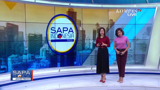 Gotong Royong, Warga Pondok Gede Permai Bersihkan Sisa Lumpur Sisa Banjir