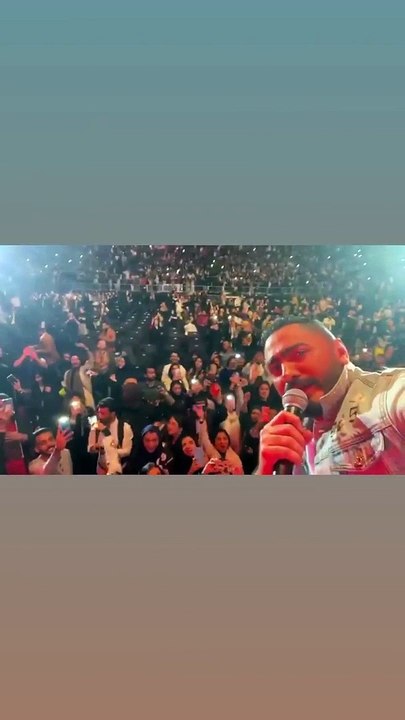 "عايزين نولع الدنيا".. تامر حسنى ينشر فيديو خلال مشاركة جمهوره الغناء بحفل جدة