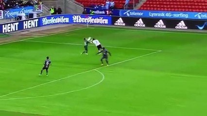 Hakeme sinirlendi, formasını parçaladı!