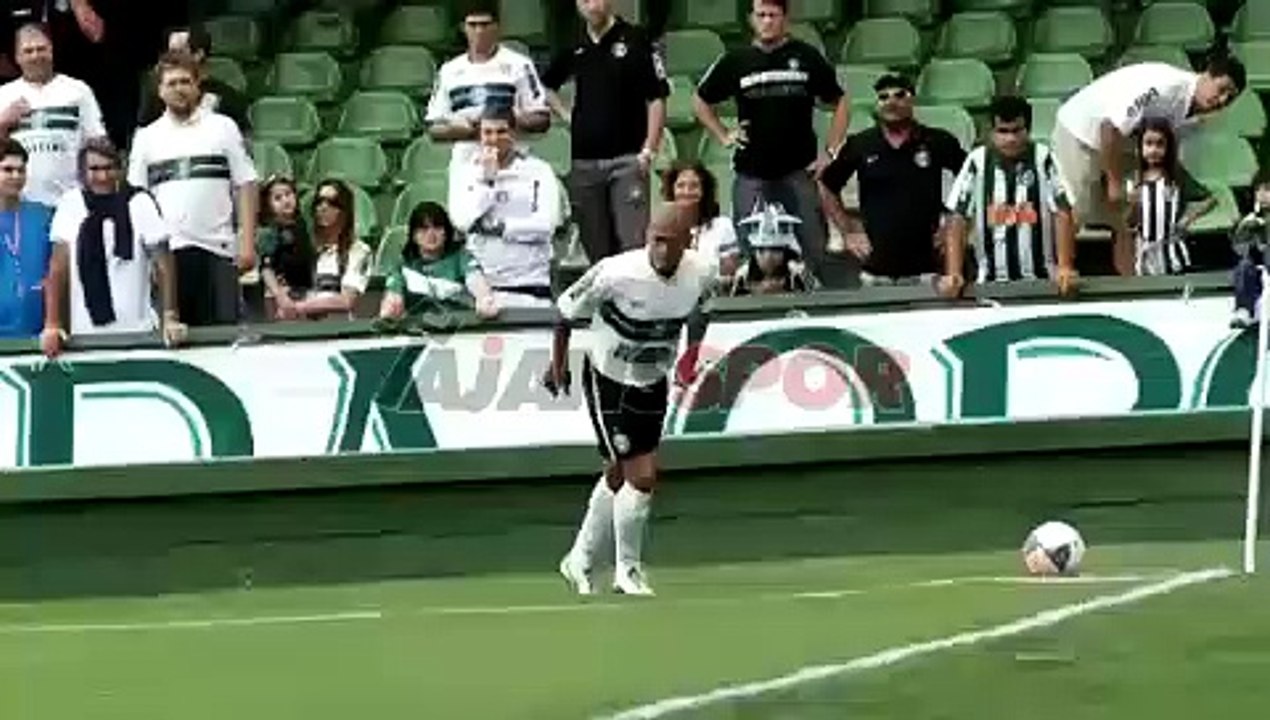 Alex, Alex Alex... Kaptan durmuyor atıyor!