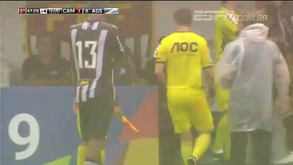 Genç oyuncuya sahada yıldırım çarptı