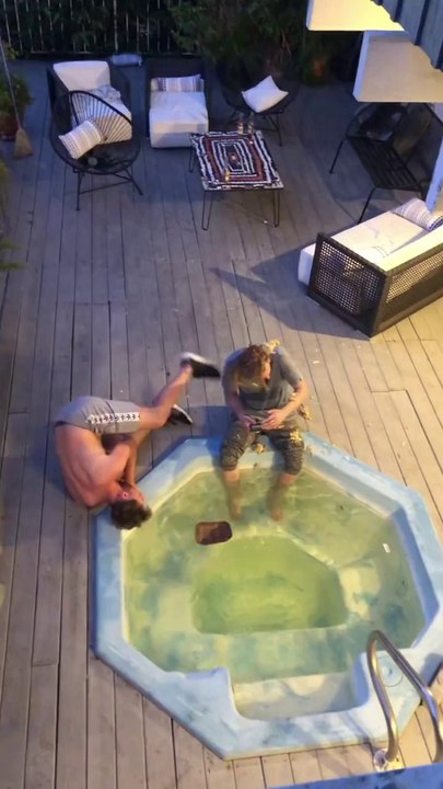 SLAM DUNK PRANK WAR!!!!!! worst friend ever____ ( HD )