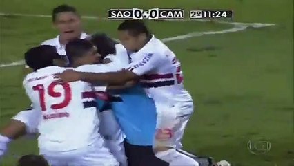 Kaleci Ceni attı, Ronaldinho baktı!
