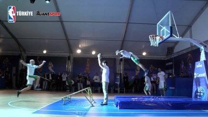 Bir Değil 5 Adam Uçtu!