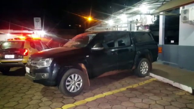 Com marcas de tiros, Amarok e Clio são levados a 15ª SDP; corpos de suspeitos mortos em confronto chegam ao IML