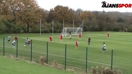 Ceza sahası dışından örümcek aldı!