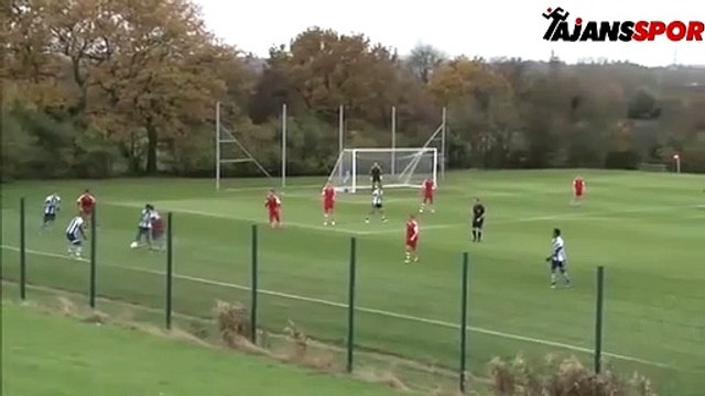 Ceza sahası dışından örümcek aldı!