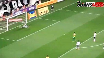 Alex de Souza ceza sahası dışından avladı