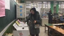 Los principales candidatos votan en Taiwán en unas presidenciales decisivas