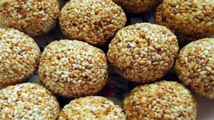 कैसे बनायें तिल के लड्डू, एक मिनट के वीडियो में सीखें