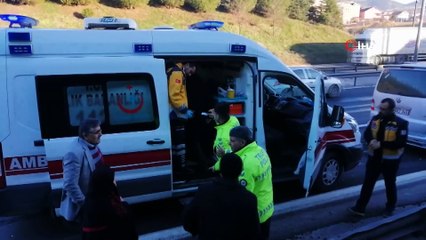 TEM’de minibüs otomobile çarptı: 1’i çocuk 3 yaralı