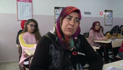 Ev hanımları İngilizce öğreniyor