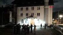 Almanya'da camiye taşlı saldırı güvenlik kamerasında