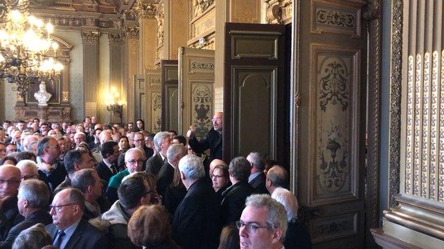 Les vœux du maire perturbés par des manifestants