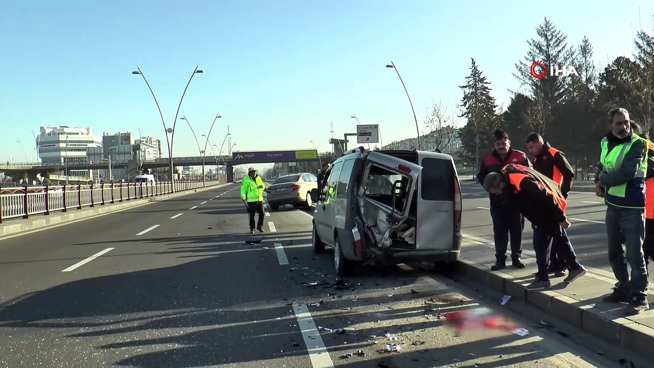 Bir anlık dalgınlık canına mal oluyordu...Aracının bagajında unuttuğu eşyasını ararken otomobil çarptı