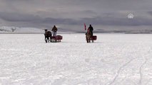 Buz tutan Çıldır Gölü'nde kar motorlarıyla gezinti imkanı - KARS