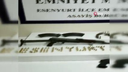 Polisin şüphelendiği araçta 4 farklı silah bulundu