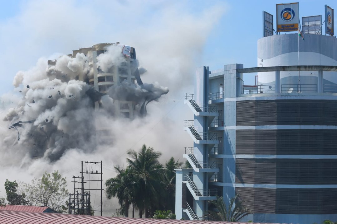 Maradu flats Demolition: two flats demolished successfully