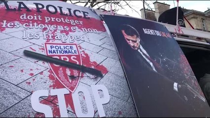 Macron yönetiminin emeklilik reformunu protesto etmek için gösteri düzenlendi