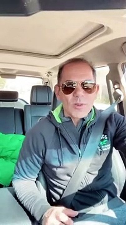 اعرف حكاية حب رامى إمام لـ"حامل التليفون" الجديد فى سيارته
