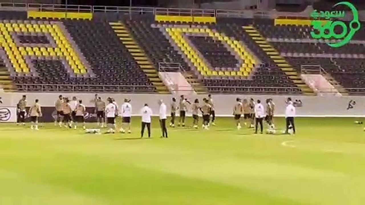 بداية الحصة التدريبية للملكي ريال مدريد استعداد...