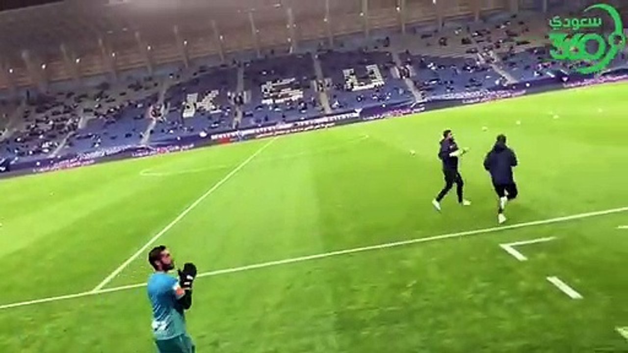 من عمليات الإحماء لحراس مرمى الهلال الهلال الوحده الهلال والوحده الدوري @a alshniber