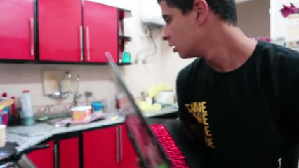 محمد خالد يقرأ التعليقات السلبيه و الشتايم !