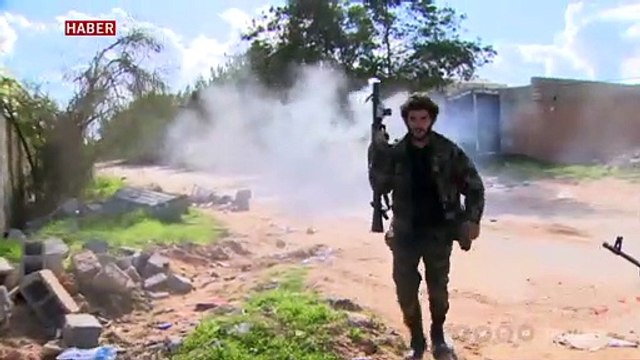 TRT Haber ekibi Libya'daki çatışmaları cephe hattından görüntüledi