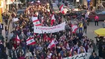 شاهد: المئات في لبنان يتظاهرون احتجاجاً على الانهيار الاقتصادي والوضع السياسي