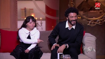 خالد النبوي يغني (يا حبيب زملاتك) مع الطفلة الموهوبة ميرنا ياسر