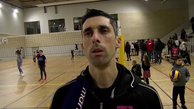 André Sa coach d'Istres Provence Volley après la victoire à Vitrolles
