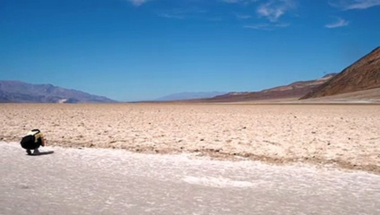 Beautiful desert scene capturing photo male .