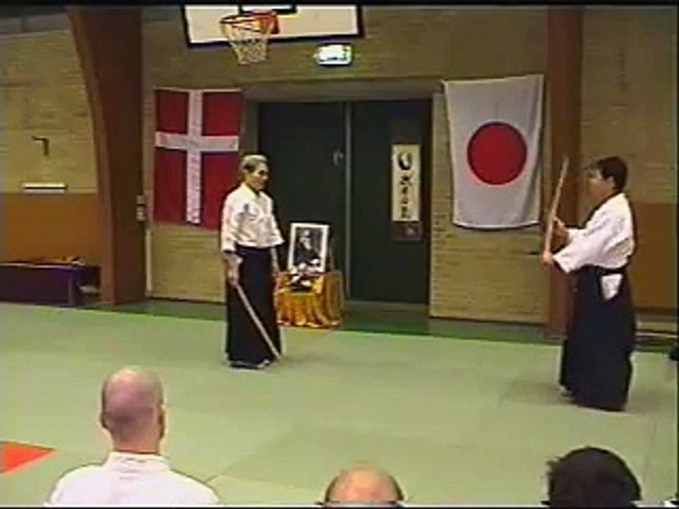Kawashi tsuki (tsuki sankyo) ken tai ken