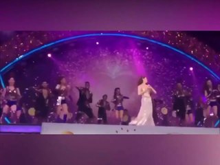 Sara ali khan first ever stage performance at umang 2020