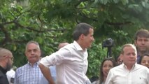 Juan Guaidó arenga a cientos de personas para 