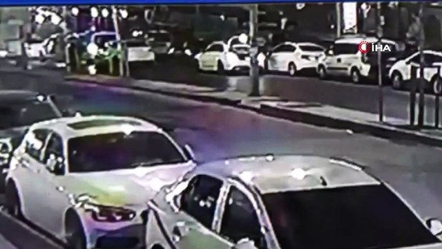 Esenyurt'ta sokak ortasında dehşet saçtılar: Çatışma anları kamerada