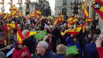 Los violentos CDR acosan a manifestantes de Vox en Barcelona al grito de «¡fuera fascistas!»
